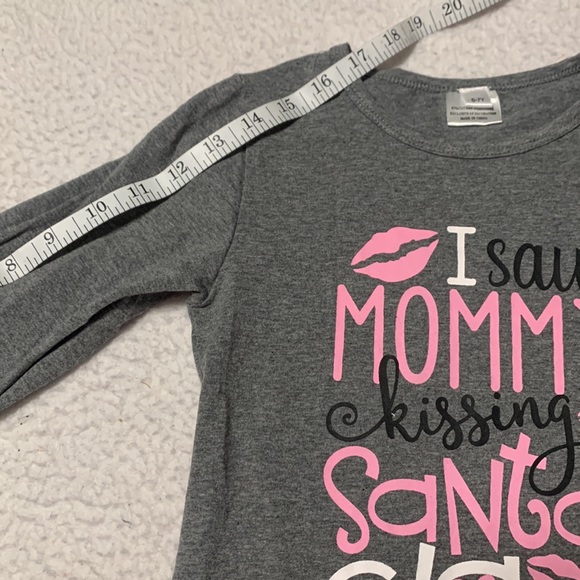 Boutique Girls “I Saw Momma Kissing Santa Claus” Outfit & Bow, New, Size 6-7 - Picture 7 of 14